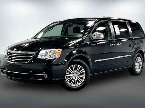 Used 2015 Chrysler Town & Country Touring-L w/ Driver Convenience Group FWD image 3