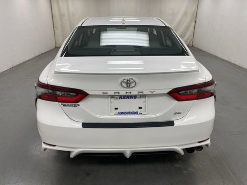 Used 2024 Toyota Camry SE image 4