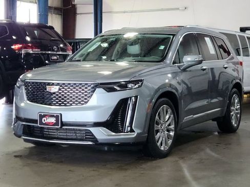 Used 2024 Cadillac XT6 Premium Luxury w/ Technology Package FWD image 3