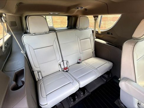 Used 2025 GMC Yukon XL Denali AWD/4WD image 28