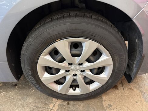 Used 2022 Toyota Corolla LE image 6