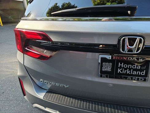 Used 2025 Honda Odyssey EX-L image 16