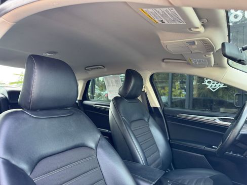 Used 2017 Ford Fusion SE w/ Equipment Group 201A FWD image 23