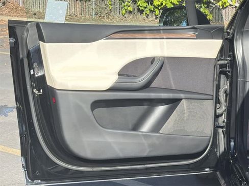 Used 2022 Tesla Model X image 20