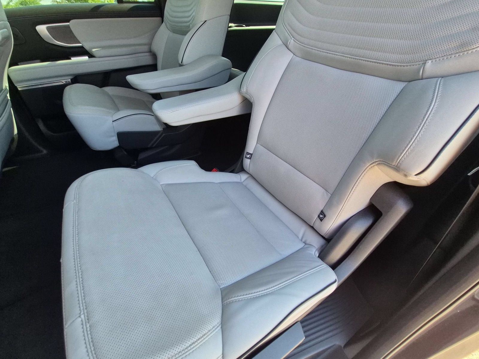 Used 2025 Ford Expedition Max Platinum w/ Platinum Ultimate Package AWD/4WD image 29