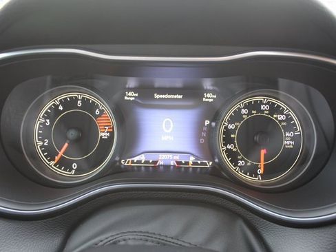 Used 2023 Jeep Cherokee Altitude Lux image 25