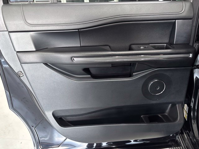 Used 2020 Ford Expedition Max XLT w/ Equipment Group 202A RWD image 29