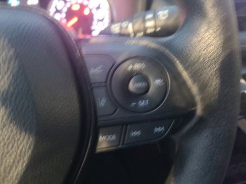 Used 2022 Toyota RAV4 XLE image 21