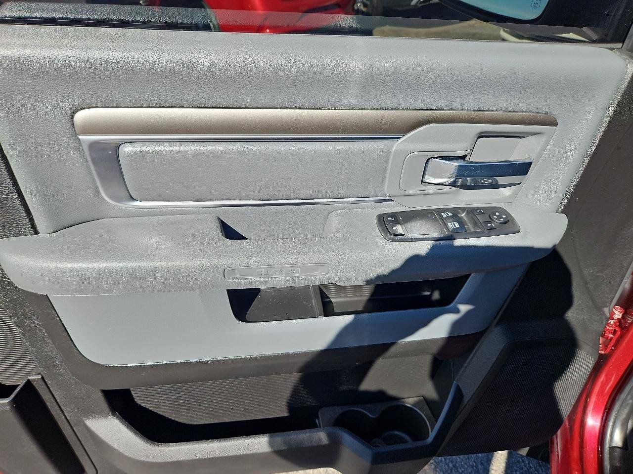 Used 2018 RAM 1500 Express AWD/4WD image 16