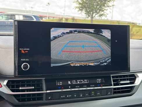 Used 2025 Toyota Sienna XLE FWD image 22