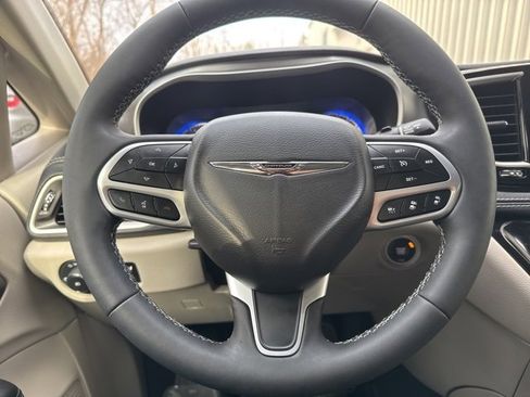 Used 2023 Chrysler Pacifica Touring-L w/ Road Tripper Package image 22