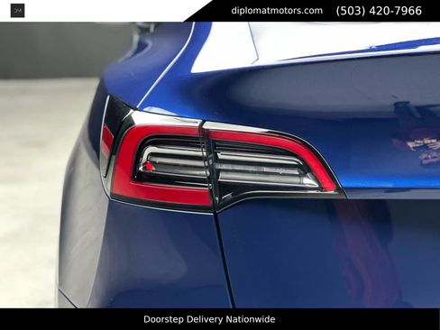 Used 2022 Tesla Model Y Long Range image 14