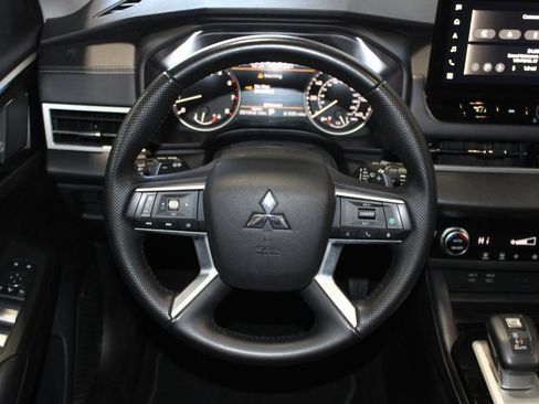 Used 2025 Mitsubishi Outlander SE AWD/4WD image 11