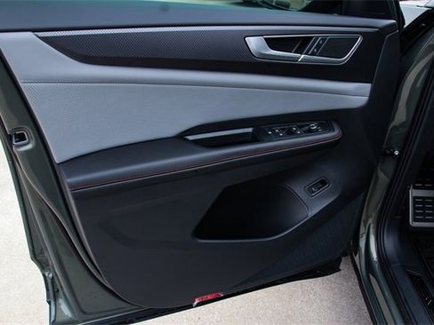 New 2026 Volkswagen Atlas Peak Edition image 12