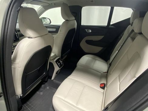 Certified 2024 Volvo XC40 B5 Ultimate w/ Protection Package Premier image 13