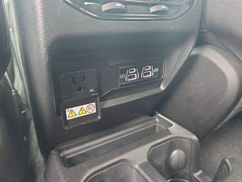 Used 2024 Jeep Grand Cherokee L Laredo w/ Luxury Tech Group I AWD/4WD image 17