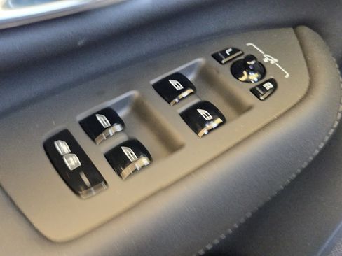 Used 2025 Volvo XC90 B6 Ultra w/ Protection Package Premier image 33