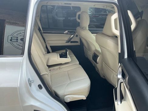 Used 2020 Lexus GX 460 Luxury w/ Off Road Package AWD/4WD image 12