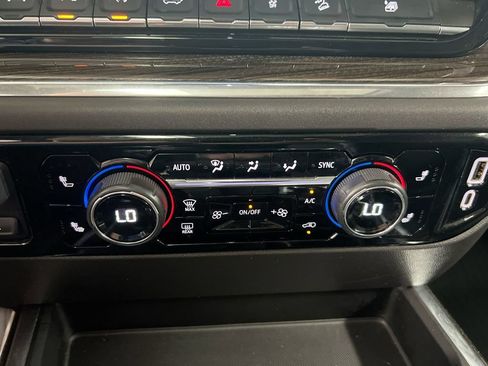 Used 2024 Chevrolet Silverado 1500 LT Trail Boss w/ Convenience Package II AWD/4WD image 17