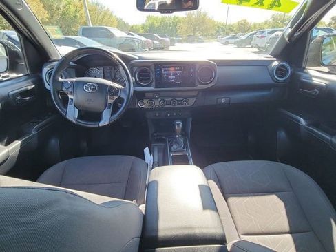 Used 2019 Toyota Tacoma TRD Off-Road image 2