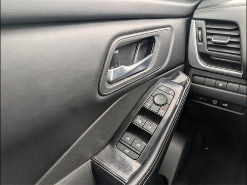 Used 2025 Nissan Rogue SV image 21