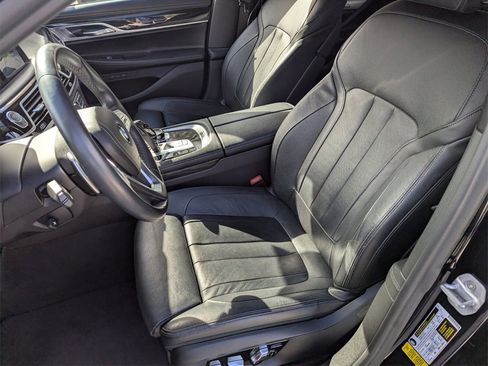 Used 2019 BMW 740i image 12