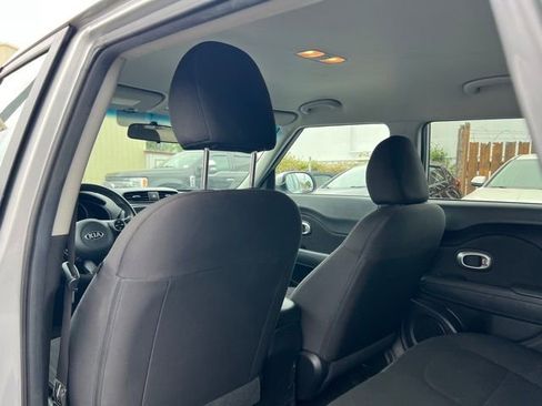 Used 2015 Kia Soul FWD image 12