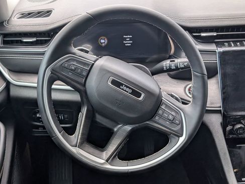 Used 2024 Jeep Grand Cherokee Limited AWD/4WD image 11