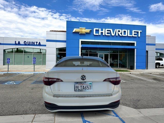Used 2024 Volkswagen Jetta SE w/ Panoramic Sunroof Package FWD image 7