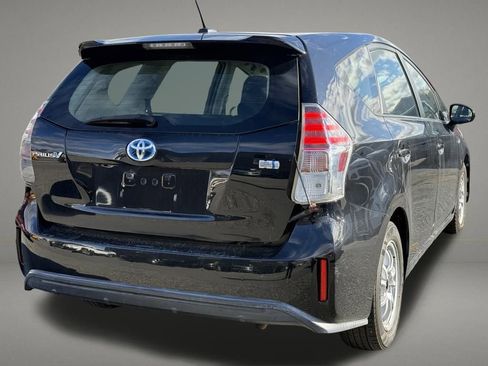 Used 2017 Toyota Prius V Three image 5