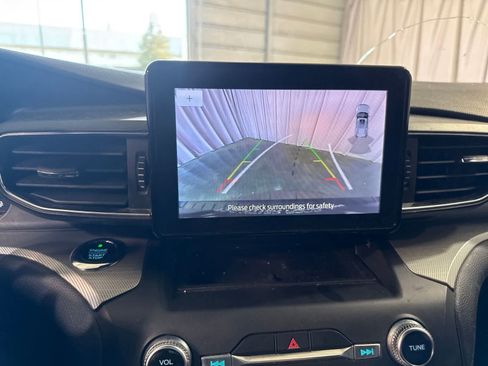 Used 2020 Ford Explorer XLT w/ Equipment Group 202A AWD/4WD image 26