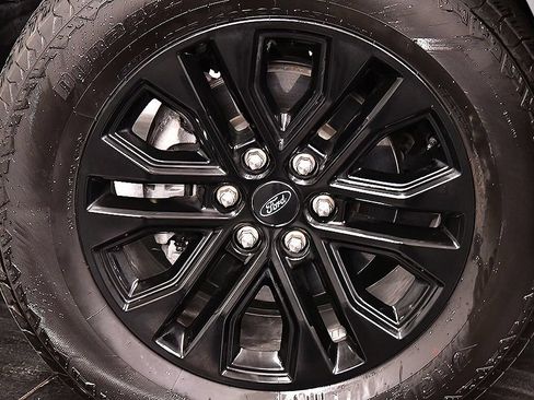 Used 2025 Ford F150 Lariat w/ Equipment Group 502A High AWD/4WD image 9