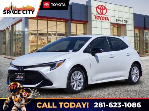 Used 2026 Toyota Corolla SE FWD image 1