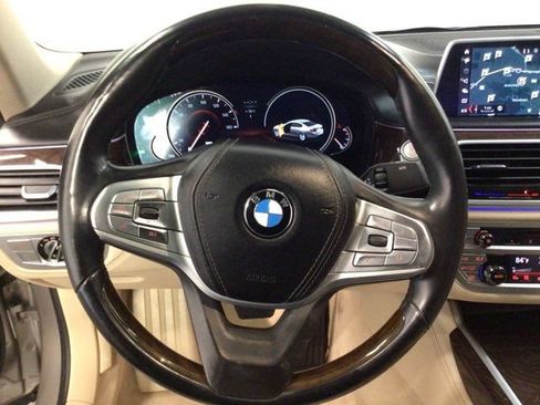 Used 2018 BMW 740i RWD image 17