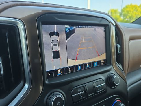 Used 2020 Chevrolet Silverado 1500 High Country w/ Technology Package AWD/4WD image 21