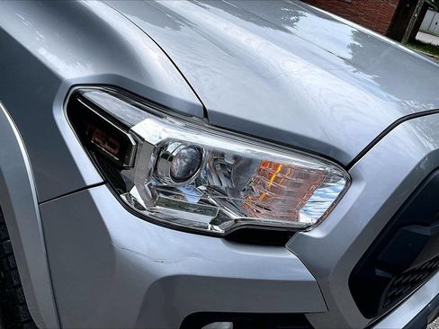 Used 2021 Toyota Tacoma SR5 RWD image 31