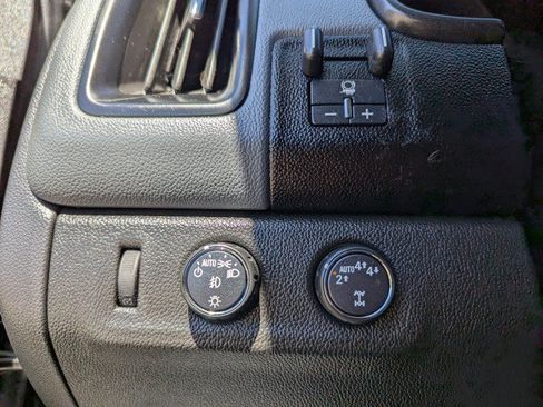 Used 2017 Chevrolet Colorado Z71 AWD/4WD image 17