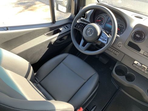 Used 2023 Mercedes-Benz Sprinter 2500 image 13