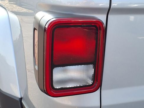 Certified 2023 Jeep Gladiator Sport image 25