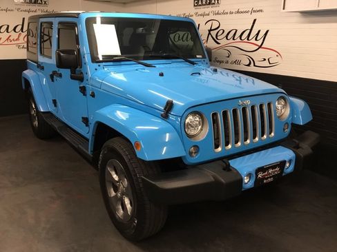 Used 2018 Jeep Wrangler Unlimited Sahara w/ Dual Top Group AWD/4WD image 2