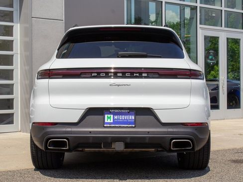 Used 2025 Porsche Cayenne Base w/ Premium Package Plus image 9