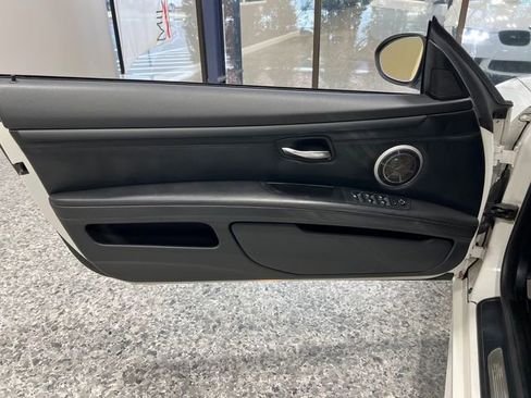 Used 2010 BMW M3 Convertible image 17