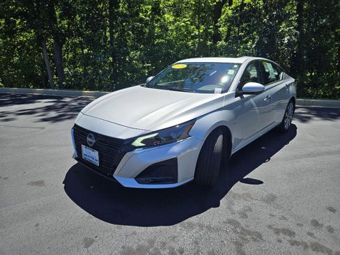 Used 2025 Nissan Altima 2.5 SL FWD image 4