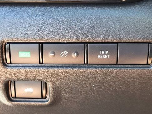 Certified 2021 Nissan Sentra SV FWD image 9