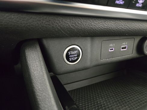 Used 2023 Nissan Rogue SV image 25