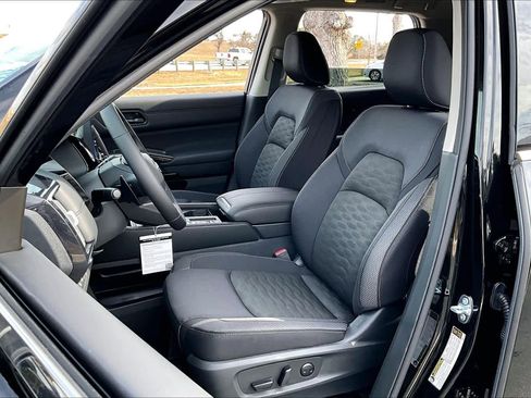 New 2026 Nissan Pathfinder SV image 9