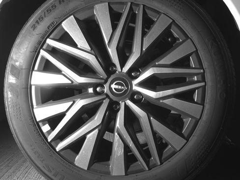 Used 2025 Nissan Altima 2.5 SV FWD image 15