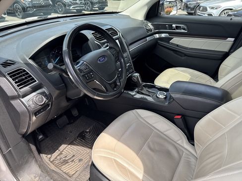 Used 2019 Ford Explorer Limited w/ Limited Luxury Package AWD/4WD image 14