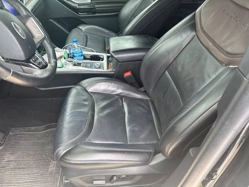 Used 2023 Ford Explorer Platinum w/ Technology Package AWD/4WD image 3