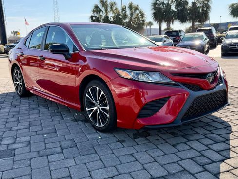 Used 2020 Toyota Camry SE image 8